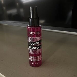 Redken Quick Blowout Spray - Vibrant Pink